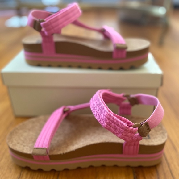 REEF Cushion Rem Hi sandals, Size 7, Color: Malibu pink - Picture 5 of 6